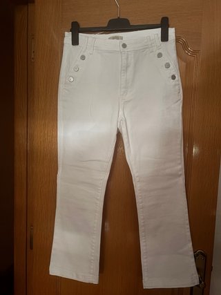 Pantalón blanco con botones