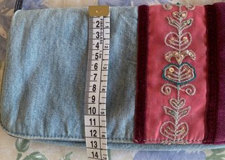 Chaqueta vaquera y bolso a juego