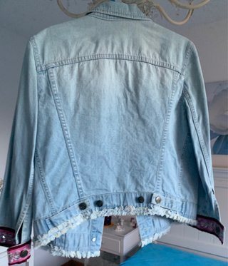 Chaqueta vaquera y bolso a juego