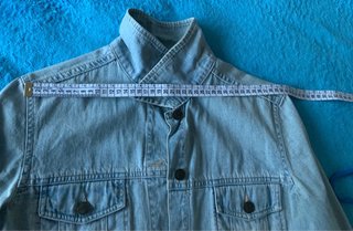 Chaqueta vaquera y bolso a juego