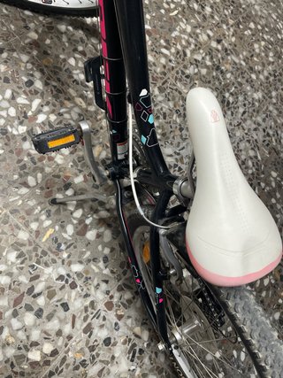 Bicicleta Trek MT220 Negra/Fucsia