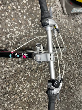 Bicicleta Trek MT220 Negra/Fucsia