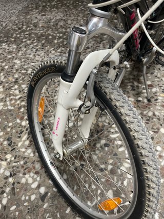 Bicicleta Trek MT220 Negra/Fucsia
