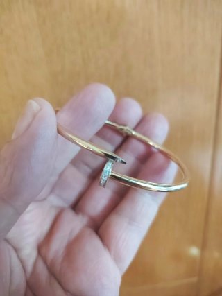 PULSERA ESTILO CLAVO, 18 KILATES.