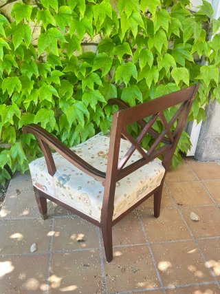 Sillón antiguo tapizado