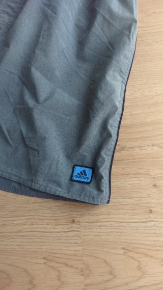 Bañador Adidas gris con regilla corto