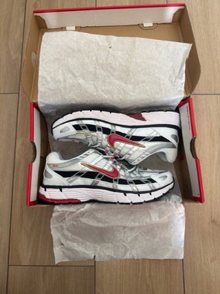 Nike P6000 Blancas Rojas y Dorado