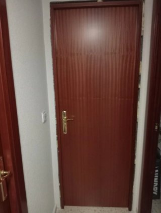 Puerta de madera interior
