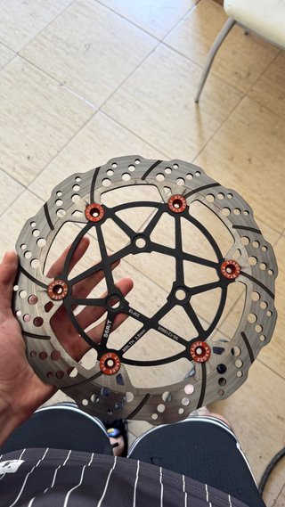 Disco Freno y adaptador de pinza Aerox stage 6