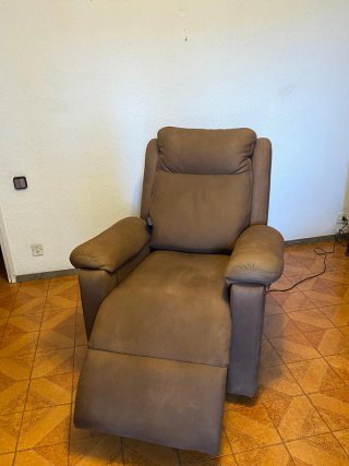 Sillón reclinable eléctrico marrón