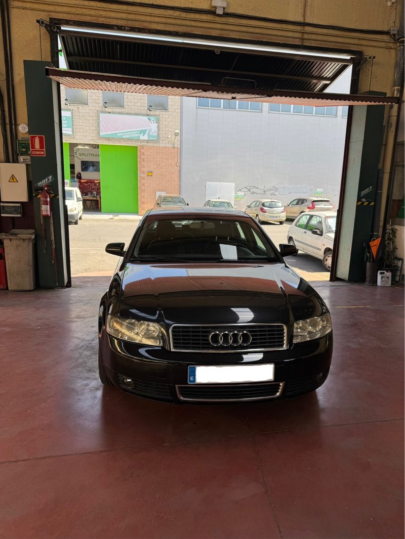 Audi A4 2004 - foto 1