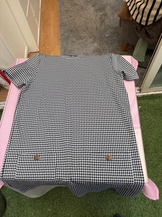 Vestido blanco y negro con bolsillos