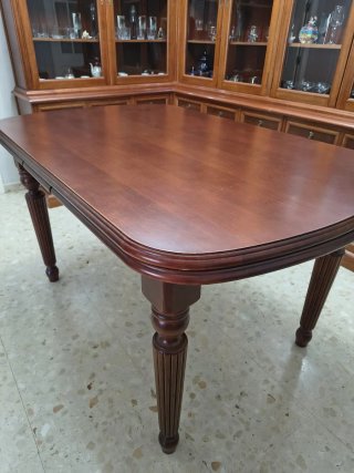 Mesa comedor clásica + 4 sillas