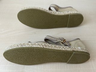 Zapatillas de lona nuevas