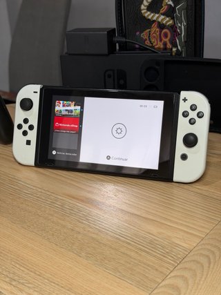 Nintendo Switch V2 + Accesorios