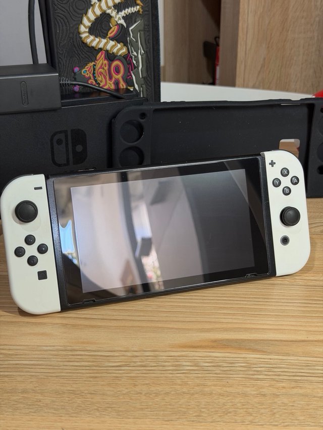 Nintendo Switch V2 + Accessori