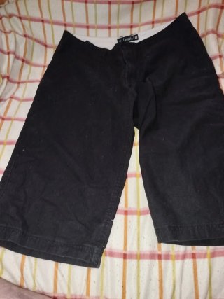 Pantalón corto hombre tipo bermuda negro finito