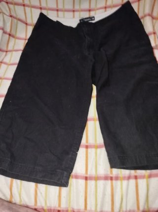 Pantalón corto hombre tipo bermuda negro finito