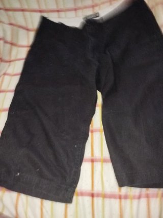 Pantalón corto hombre tipo bermuda negro finito