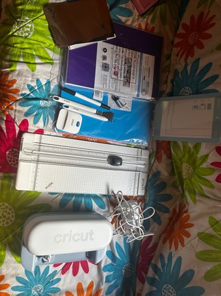 Cricut con accesorios