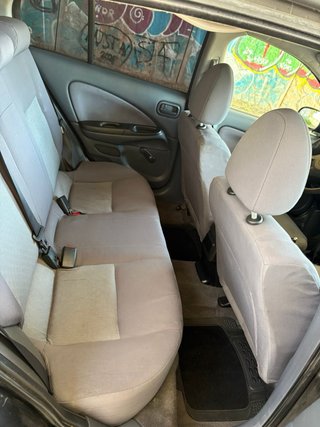 Nissan Almera 2004