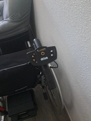 Silla de ruedas plegable con motor