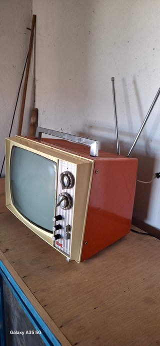 Televisor Antiguo Elbe Minor color Beige y naranja