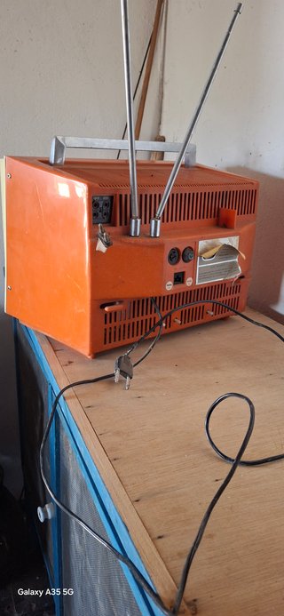Televisor Antiguo Elbe Minor color Beige y naranja