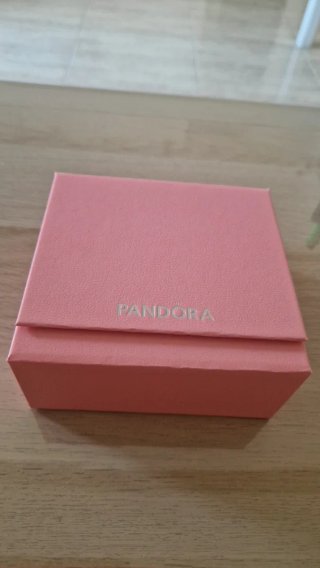 Caja Pandora floral rosa