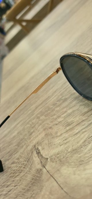 Gafas de sol aviador negras y doradas