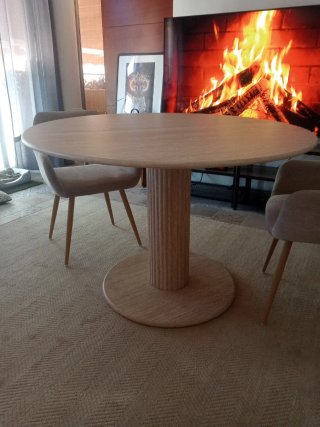 Mesa redonda de comedor de madera imitación mármol