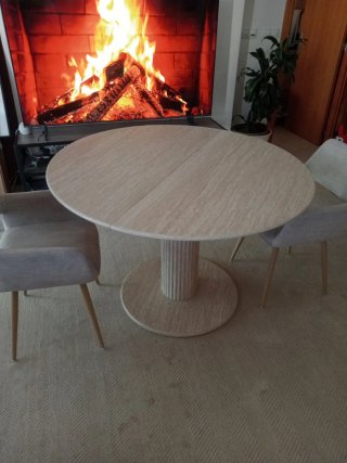 Mesa redonda de comedor de madera imitación mármol