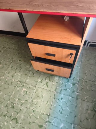 Escritorio madera y metal