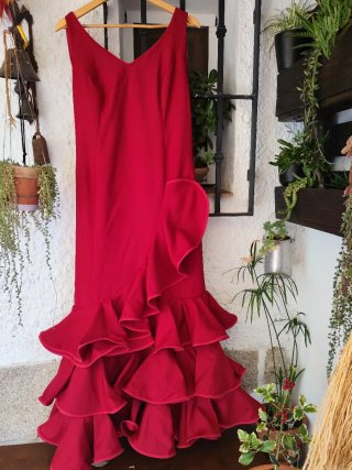 Traje de flamenca rojo con volantes