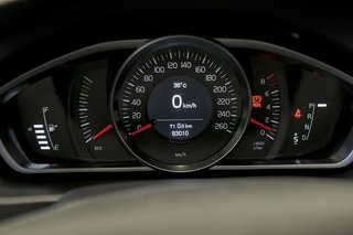 Volvo V40   1.6 T4 Momentum Auto