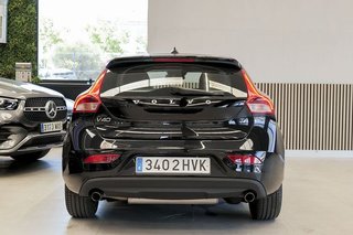 Volvo V40   1.6 T4 Momentum Auto