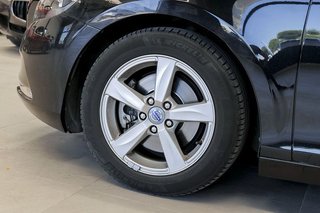 Volvo V40   1.6 T4 Momentum Auto