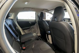 Volvo V40   1.6 T4 Momentum Auto