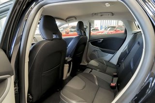 Volvo V40   1.6 T4 Momentum Auto
