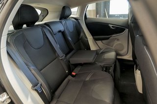 Volvo V40   1.6 T4 Momentum Auto