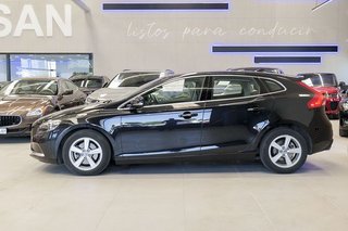Volvo V40   1.6 T4 Momentum Auto