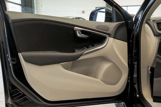 Volvo V40   1.6 T4 Momentum Auto
