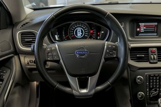 Volvo V40   1.6 T4 Momentum Auto
