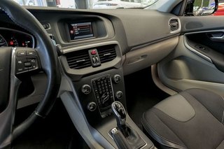 Volvo V40   1.6 T4 Momentum Auto