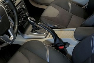 Volvo V40   1.6 T4 Momentum Auto