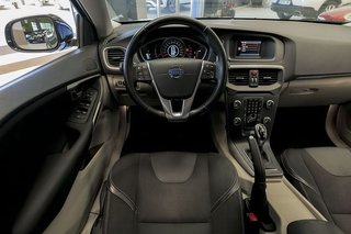 Volvo V40   1.6 T4 Momentum Auto