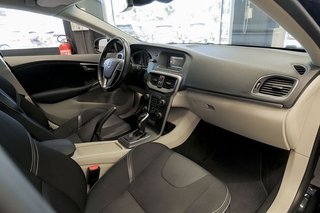 Volvo V40   1.6 T4 Momentum Auto