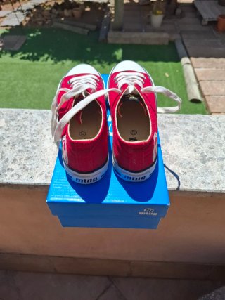 Zapatillas MTNG rojas casi nuevas