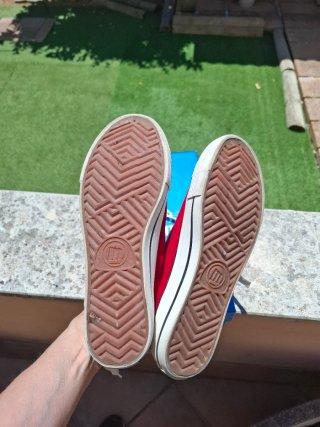 Zapatillas MTNG rojas casi nuevas