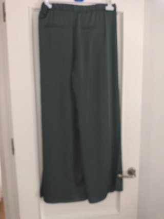 Pantalón Zara verde con aberturas